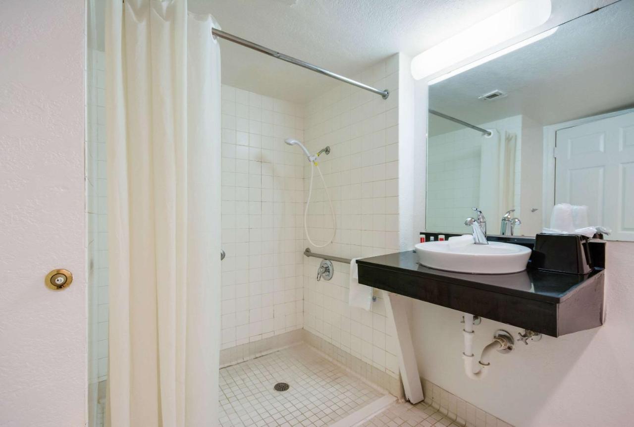 Econo Lodge Del City Luaran gambar