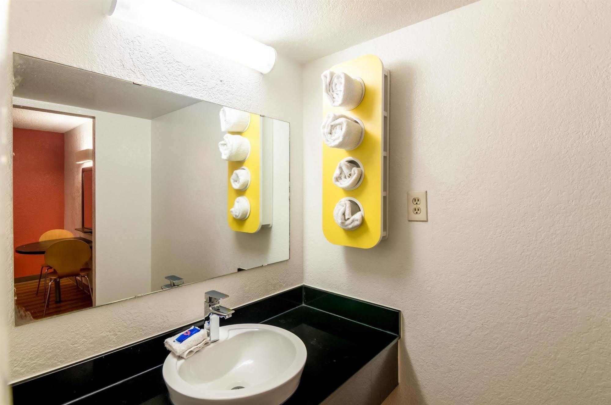 Econo Lodge Del City Luaran gambar