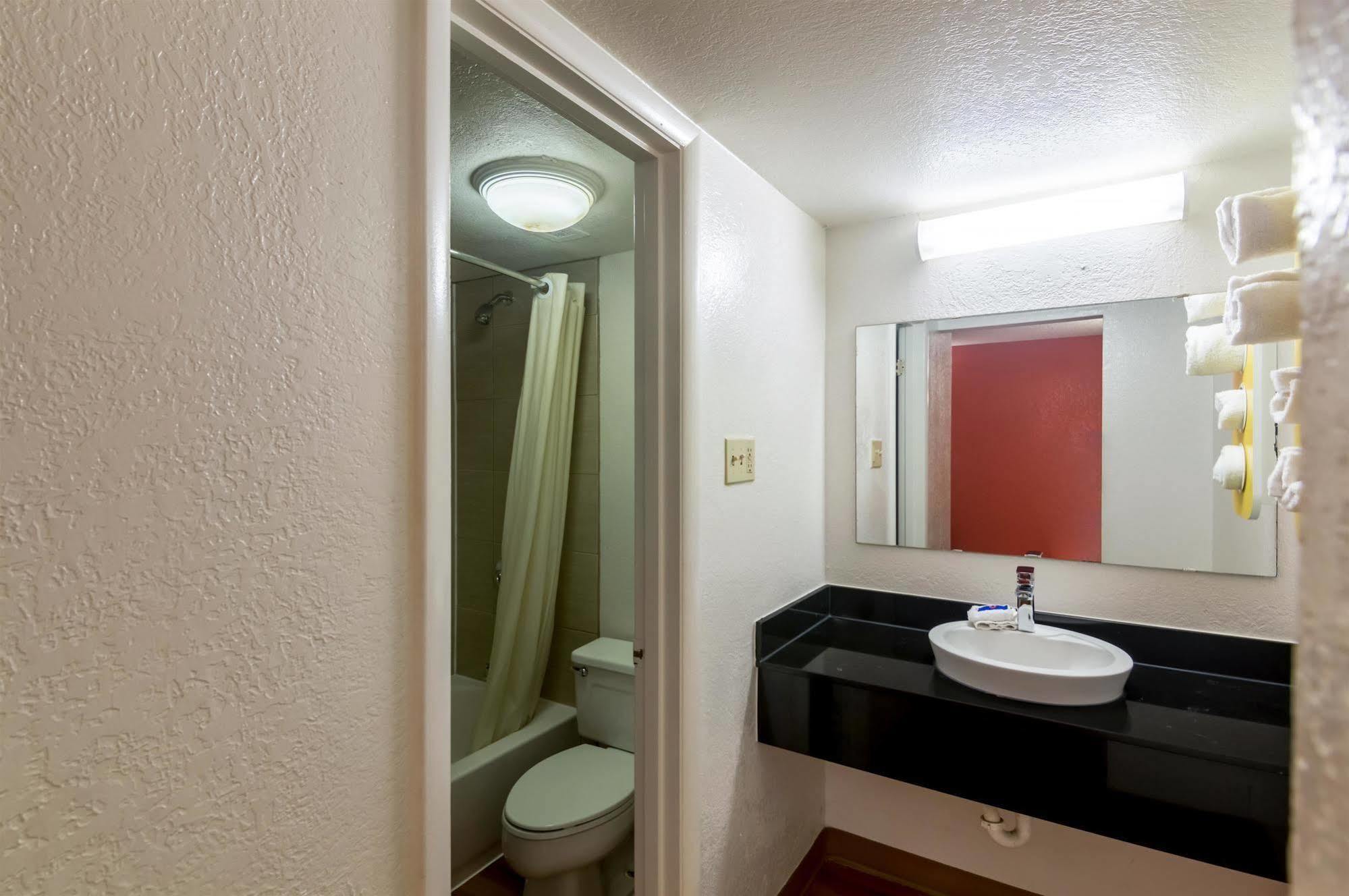 Econo Lodge Del City Luaran gambar